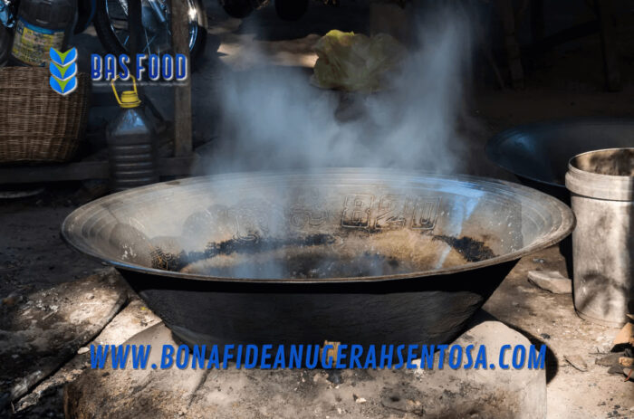 Proses pengolahan gula aren secara tradisional.