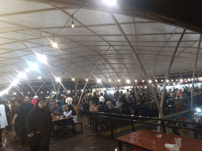suasana malam kuliner bukittinggi